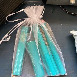 Thrive Turquoise Beauty Collection